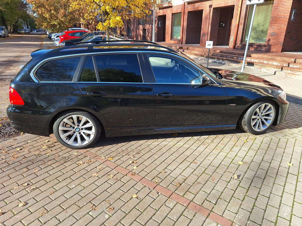 BMW 330 2009 — двигун 2993 cm³, 245 HP (180kW)