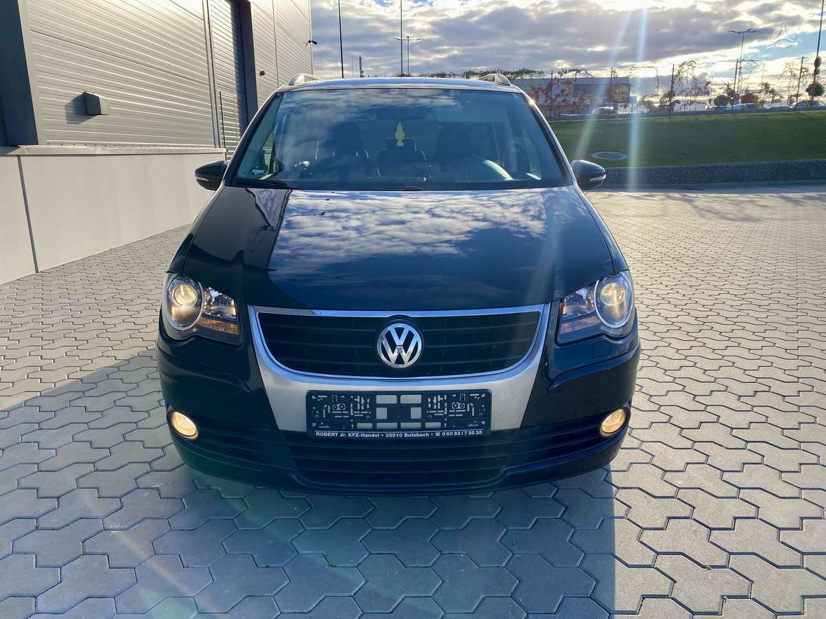 Volkswagen Touran 2010 — вигляд ззаду
