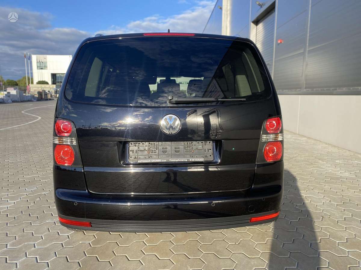 Volkswagen Touran 2010 — двигун 1390 cm³, 140 HP (103kW)