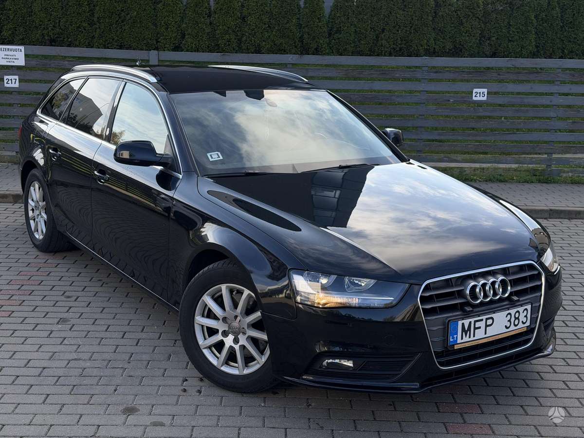 Audi A4 2013 — вигляд ззаду