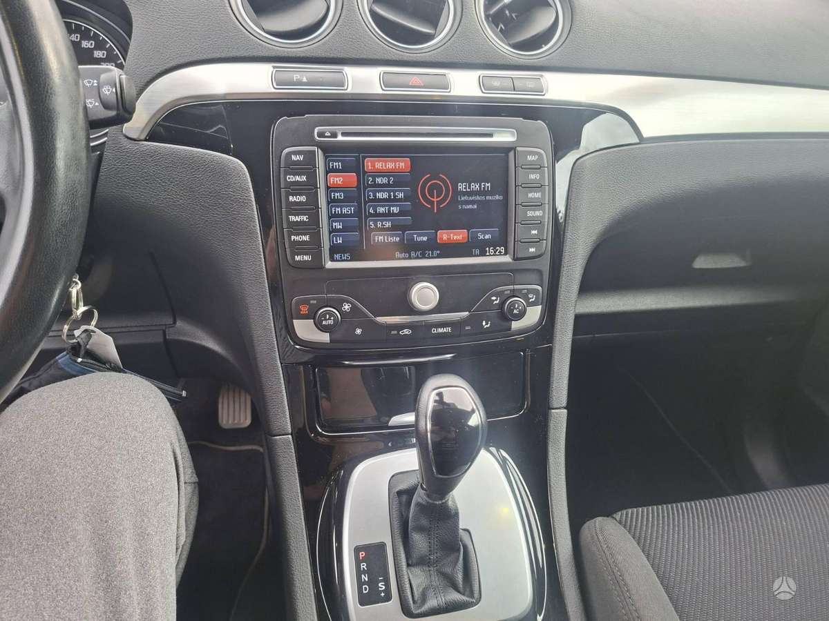 Ford S-MAX 2011 — photo 10