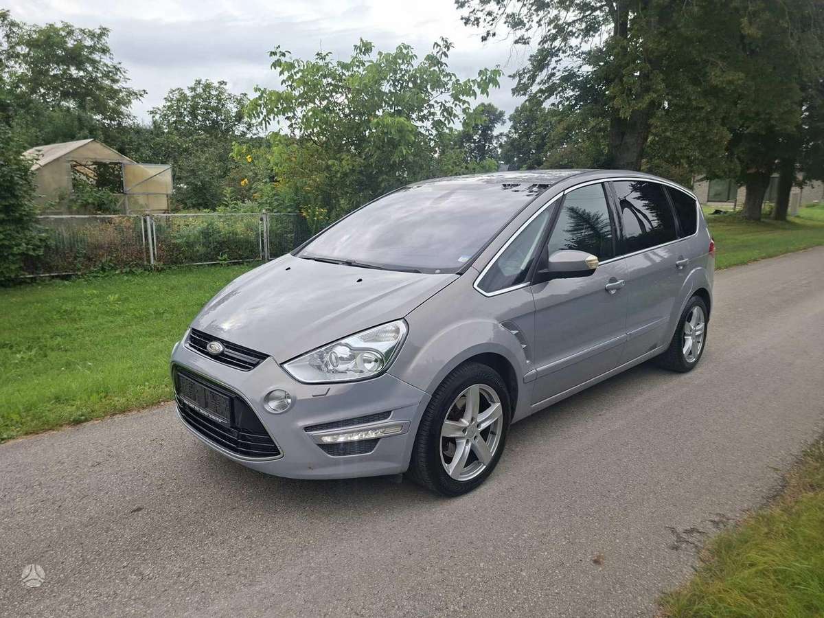 Ford S-MAX 2011 — rear view