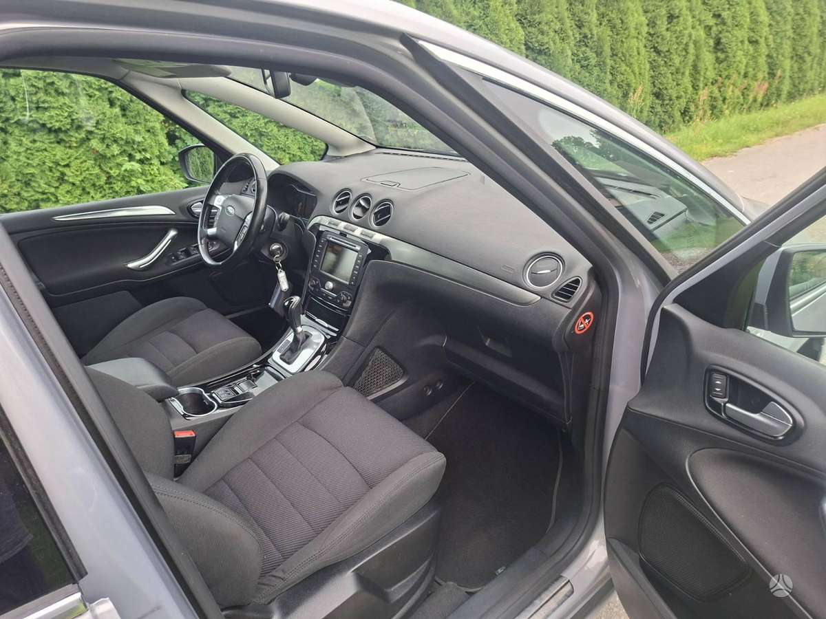 Ford S-MAX 2011 — photo 9
