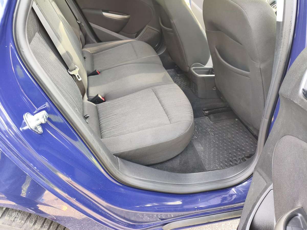 Opel Astra 2012 — photo 12