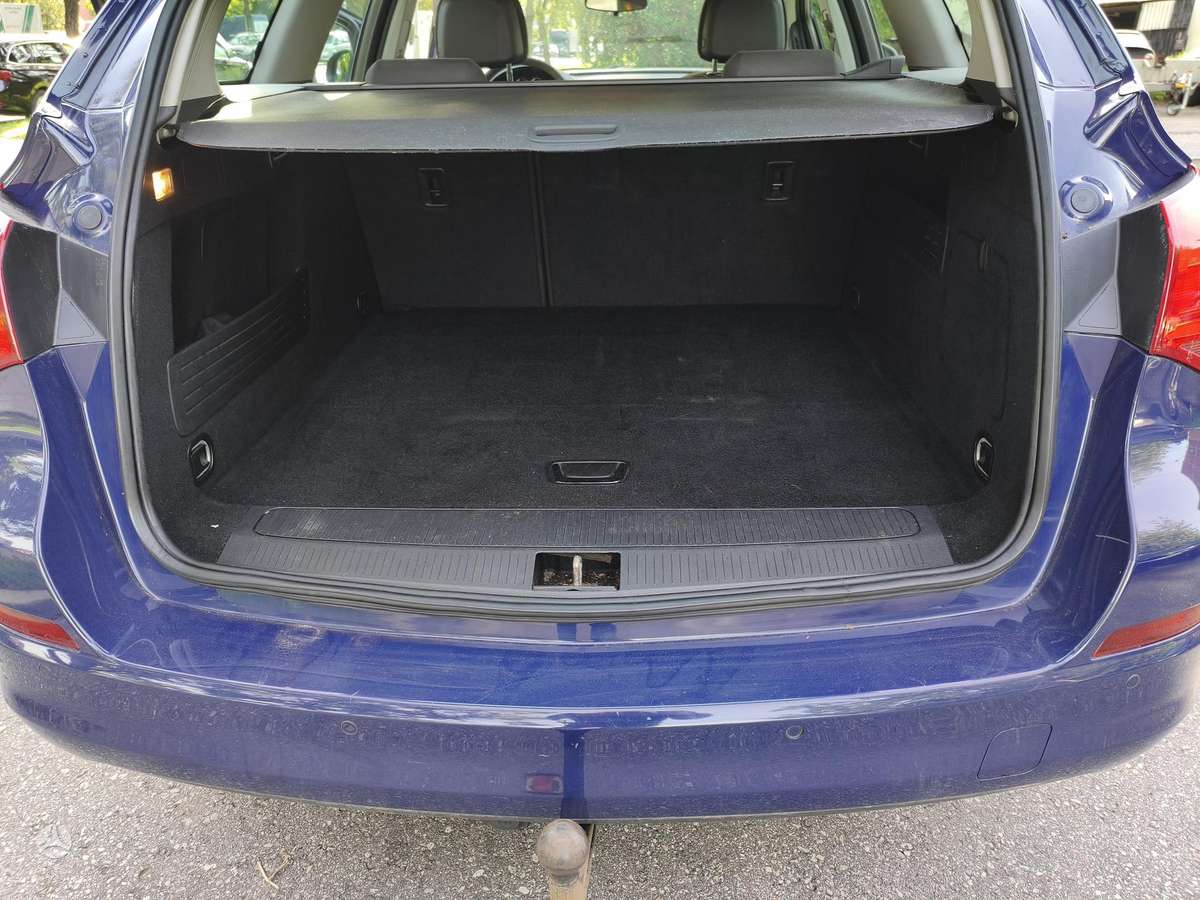 Opel Astra 2012 — photo 13
