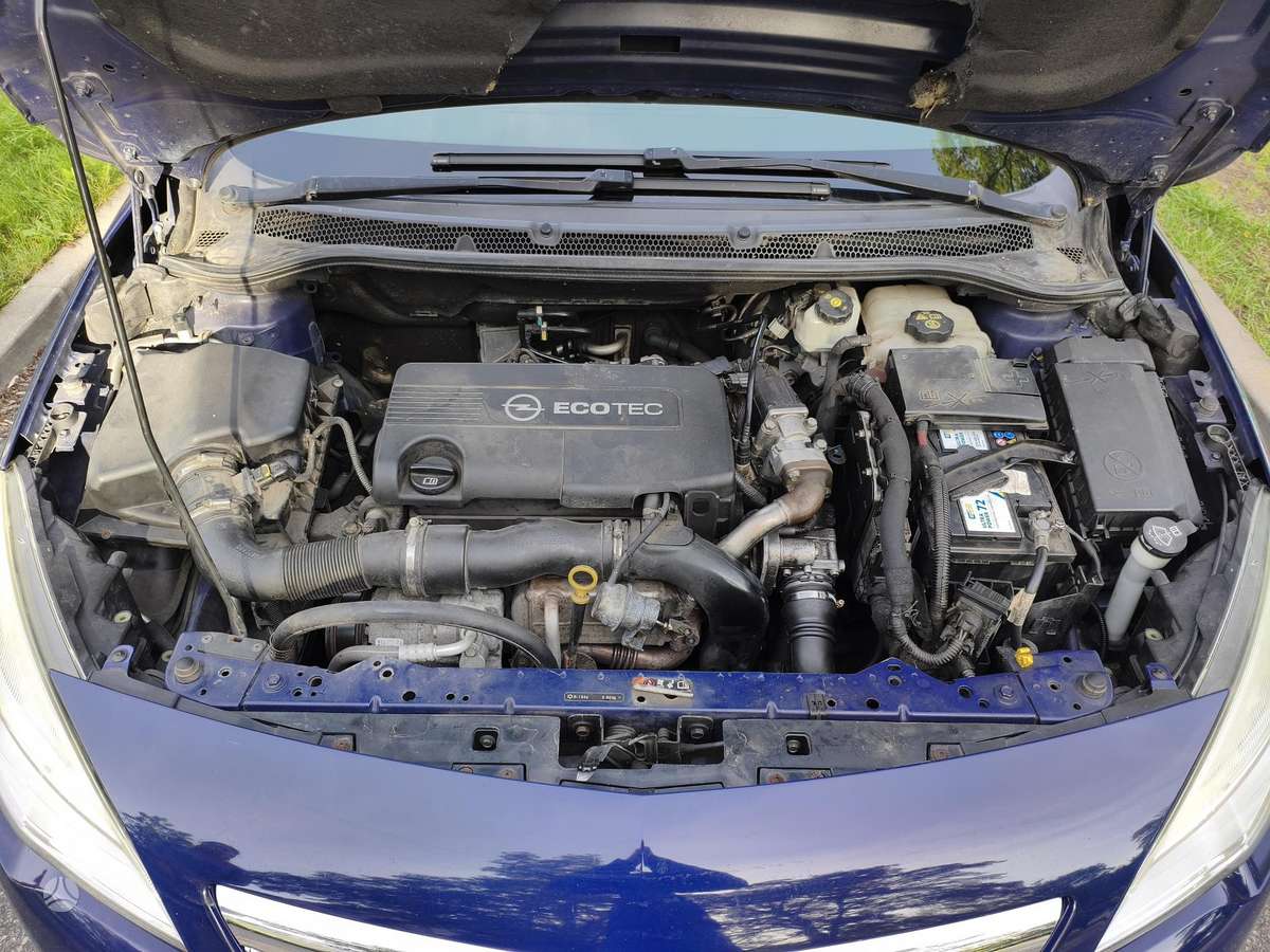 Opel Astra 2012 — photo 15