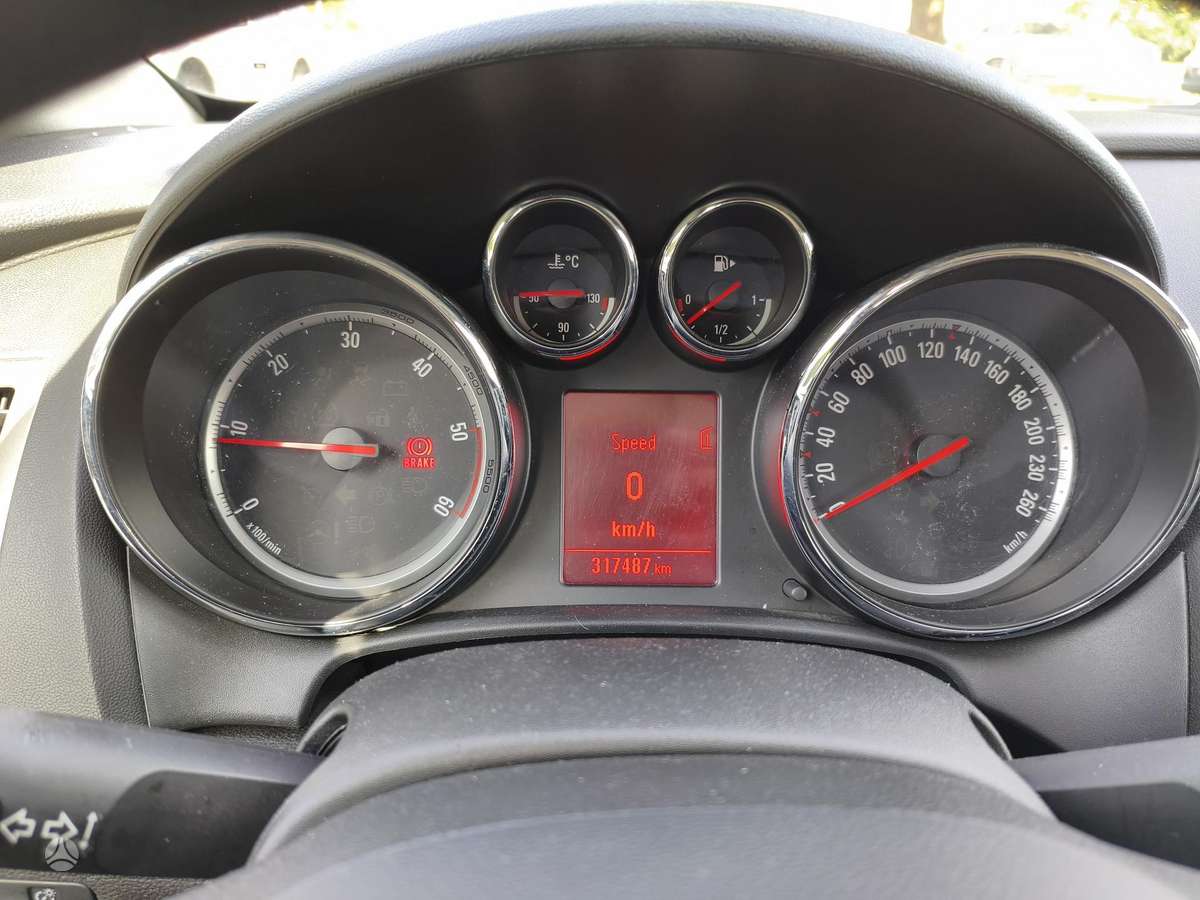 Opel Astra 2012 — photo 16