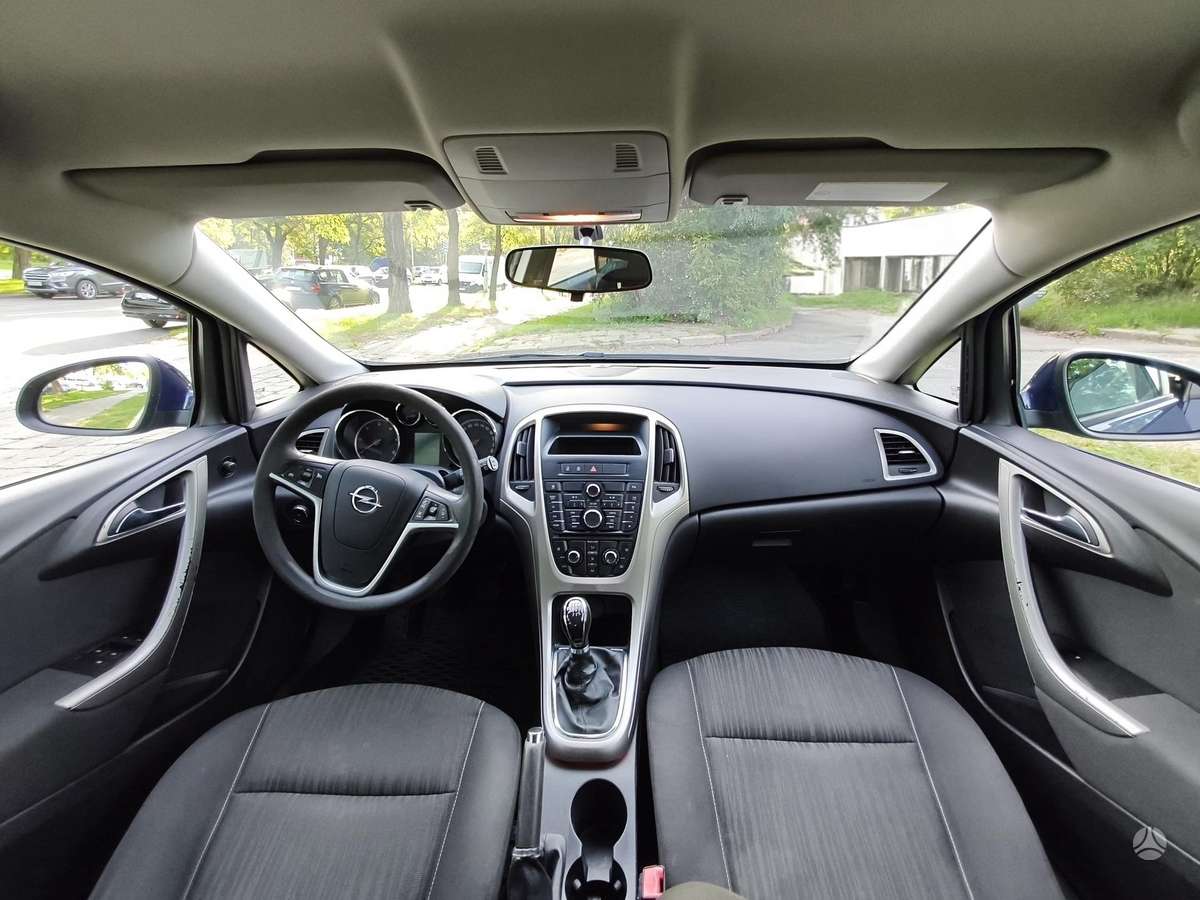 Opel Astra 2012 — photo 7