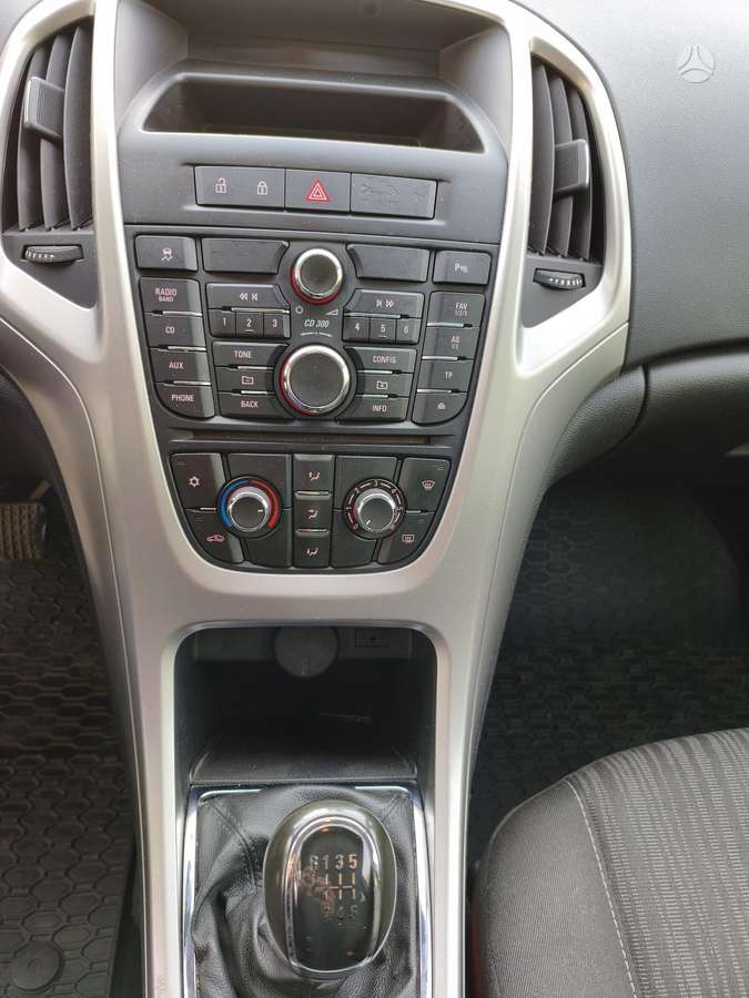 Opel Astra 2012 — photo 8