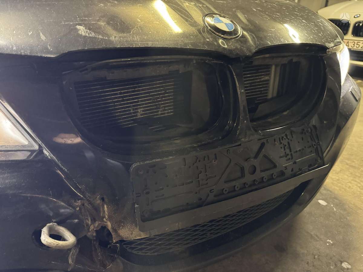 BMW 330 2009 — photo 12