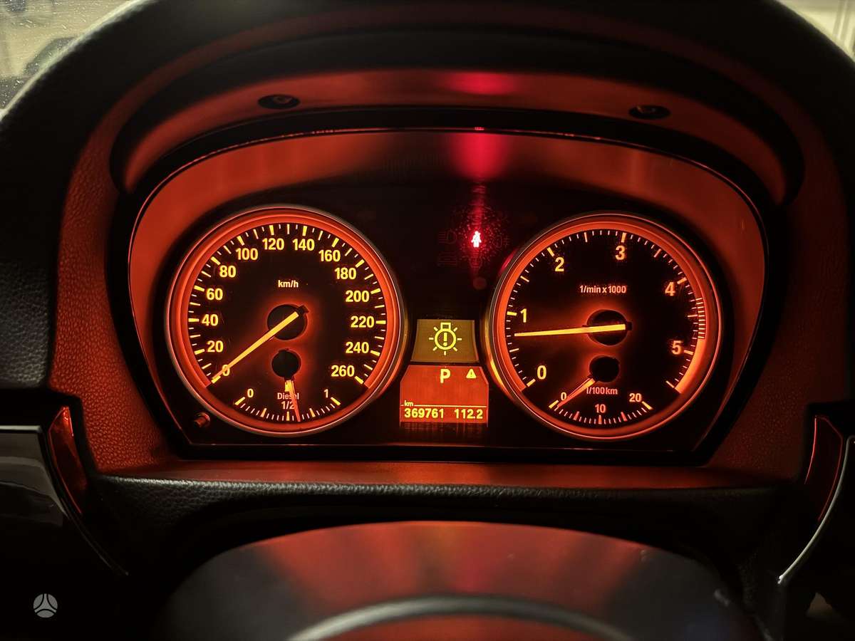 BMW 330 2009 — photo 17