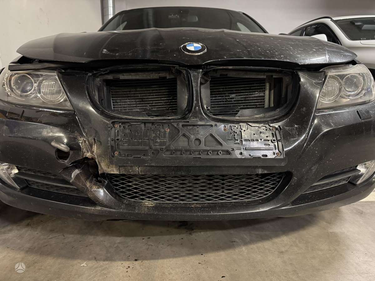 BMW 330 2009 — photo 25