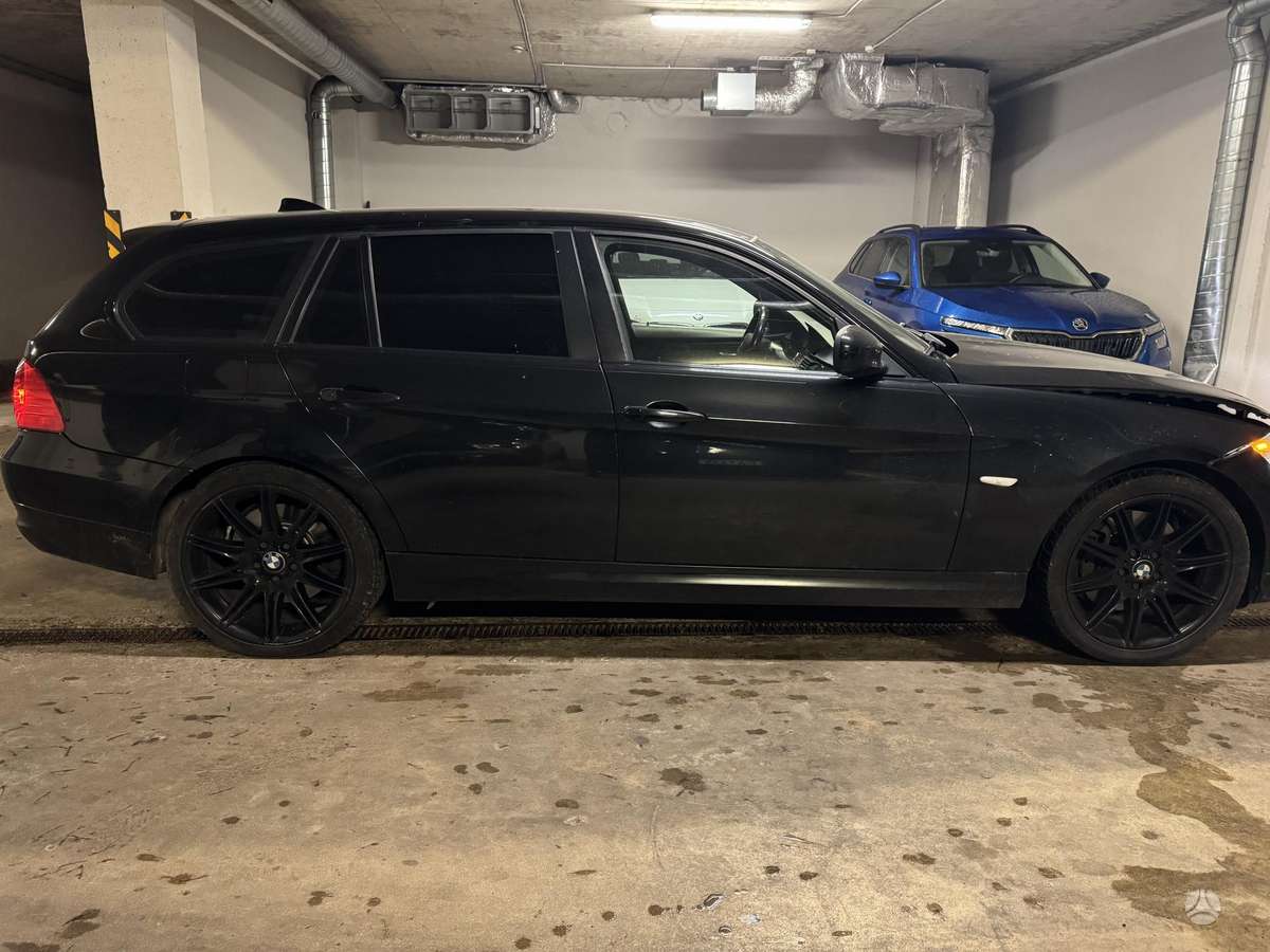 BMW 330 2009 — engine 2993 cm³, 245 HP (180kW)