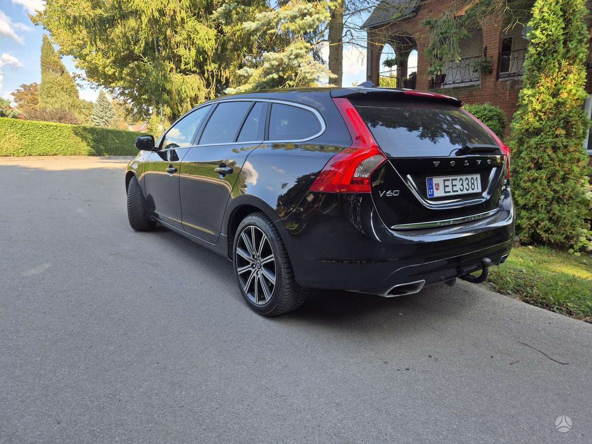 Volvo V60 2015 — rear view