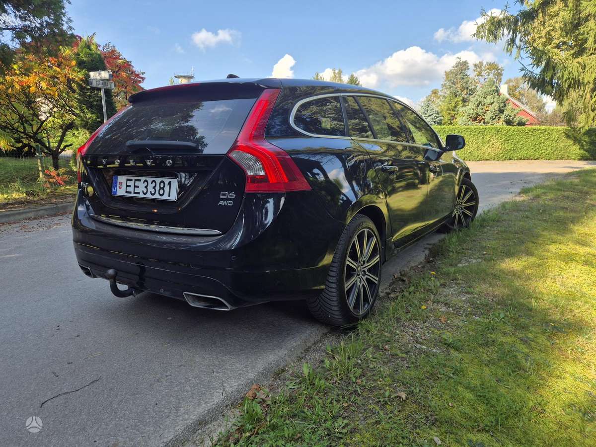 Volvo V60 2015 — interior
