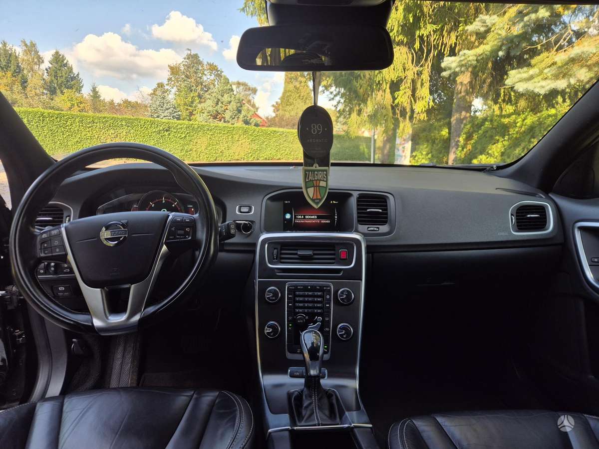 Volvo V60 2015 — photo 6