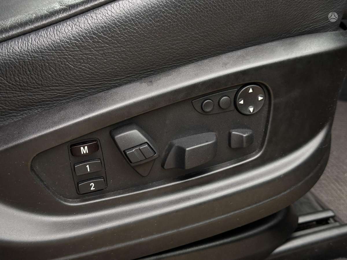 BMW X5 2010 — photo 13