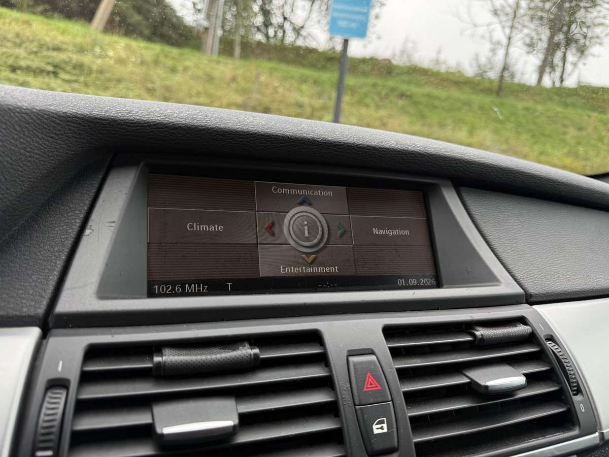 BMW X5 2010 — photo 14
