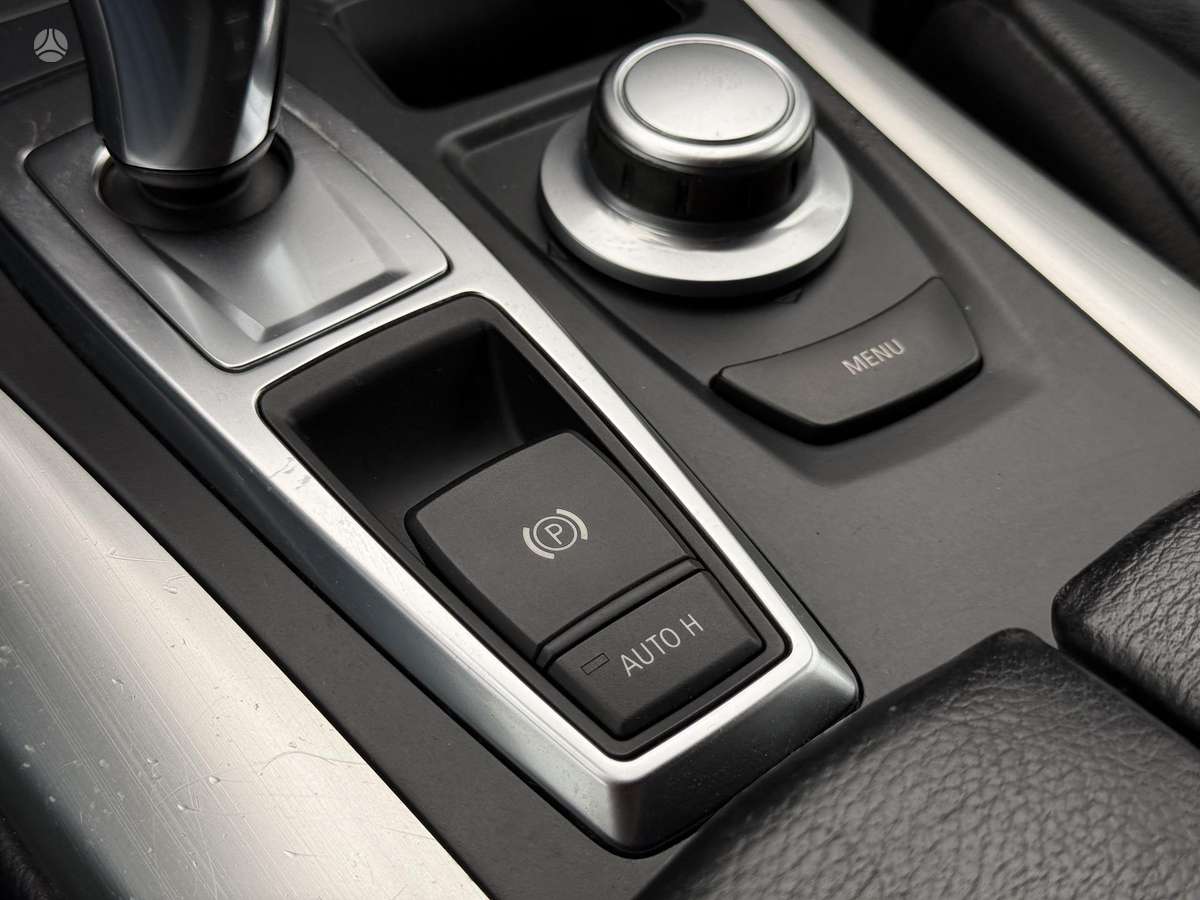 BMW X5 2010 — photo 16