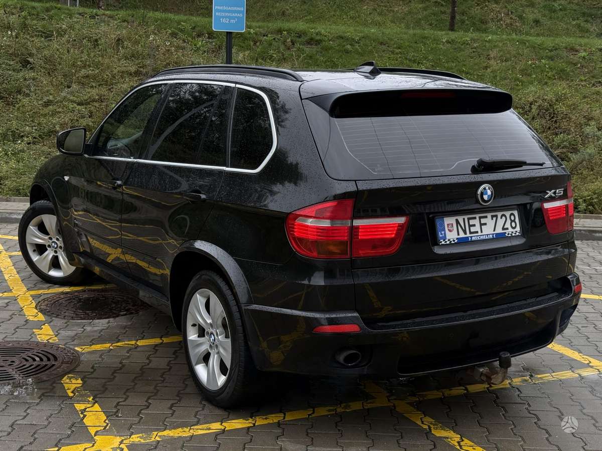 BMW X5 2010 — engine 2993 cm³, 235 HP (173kW)