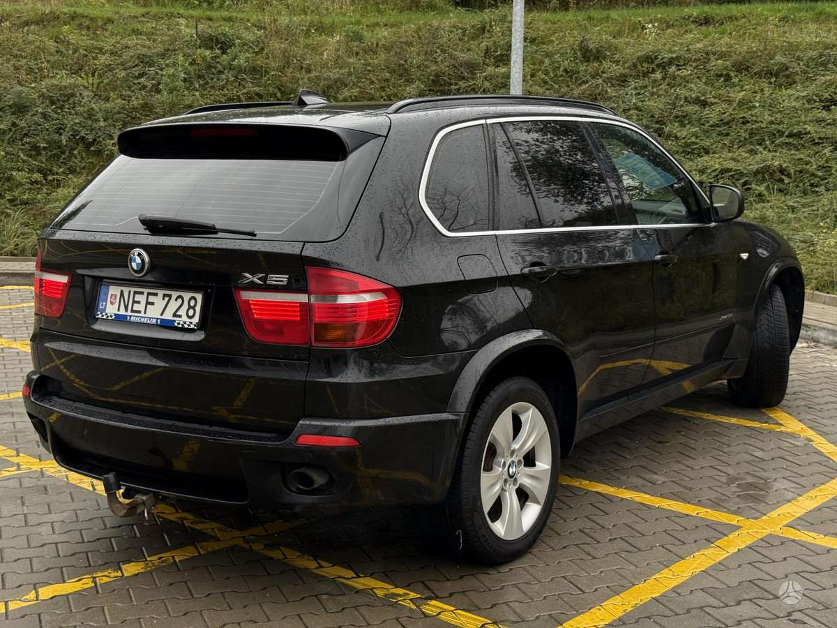 BMW X5 2010 — photo 6