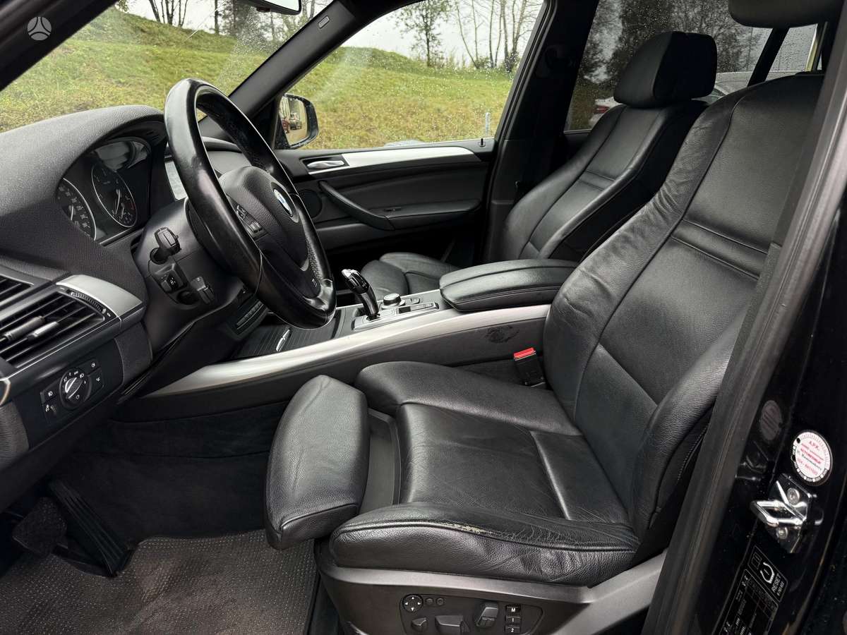 BMW X5 2010 — photo 8