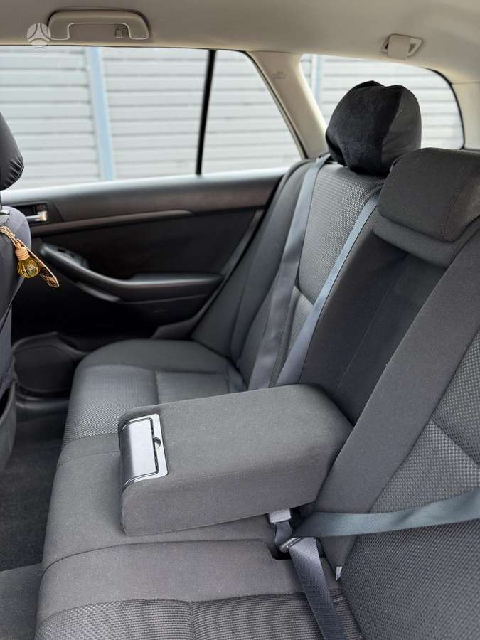 Toyota Avensis 2005 — photo 17