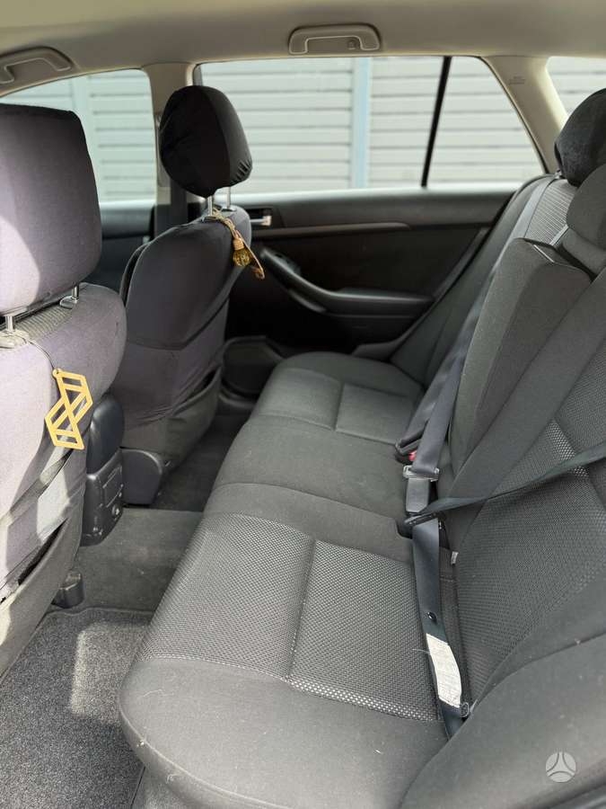 Toyota Avensis 2005 — photo 18