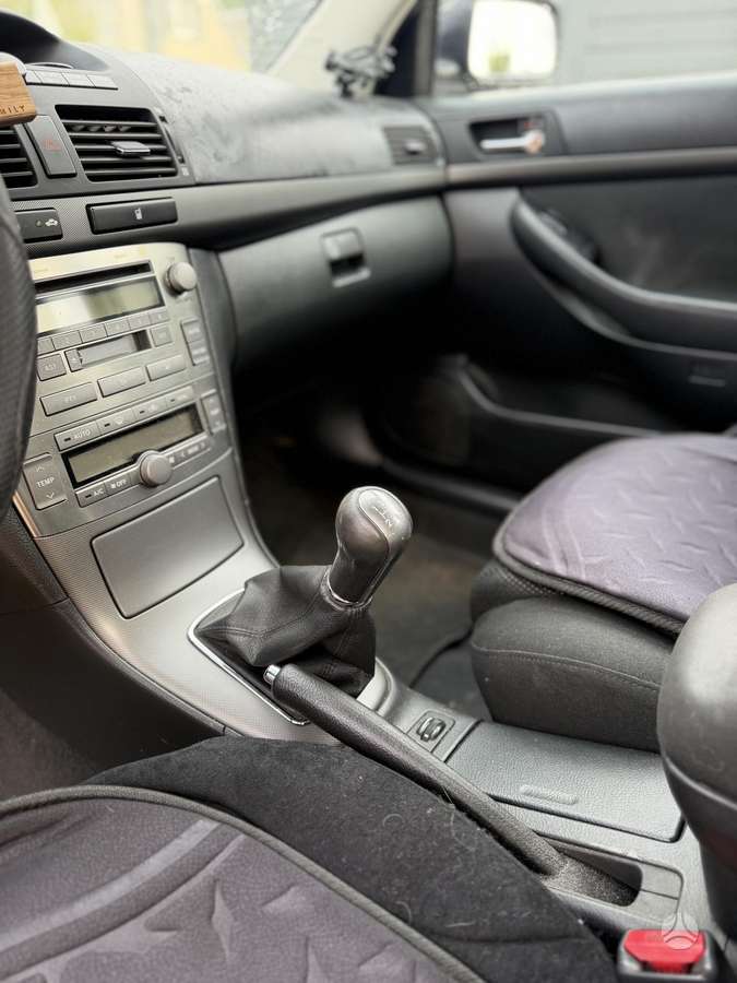Toyota Avensis 2005 — photo 26