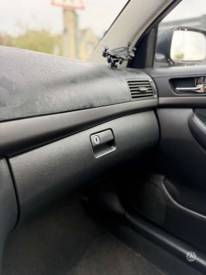 Toyota Avensis 2005 — photo 31
