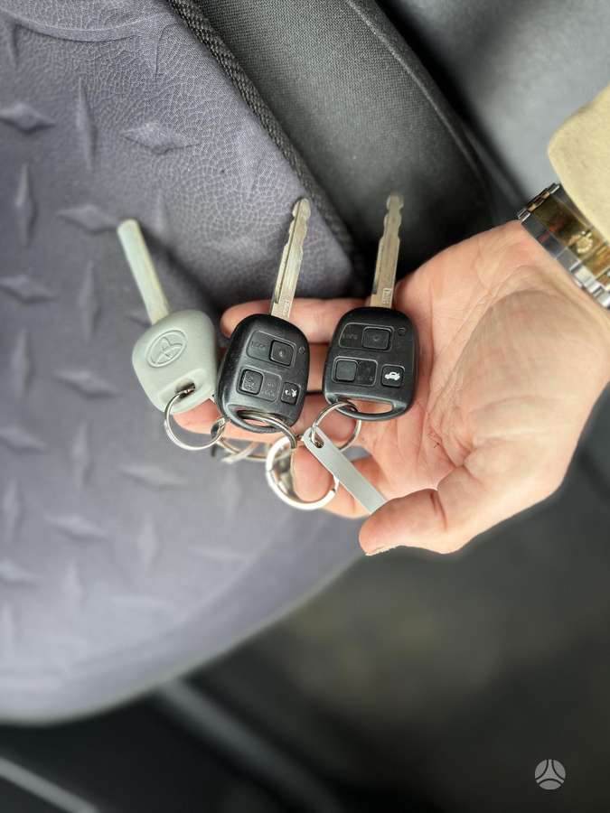 Toyota Avensis 2005 — photo 33