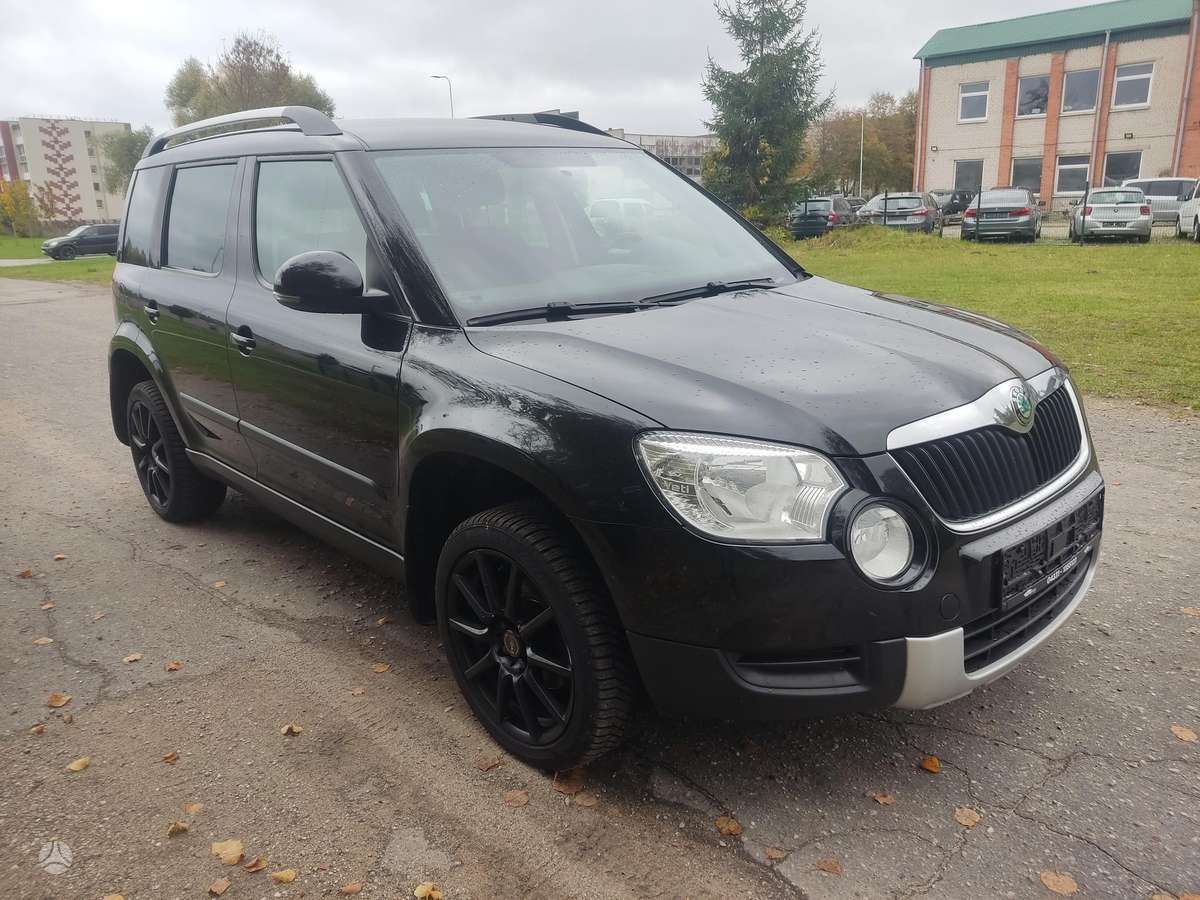 Skoda Yeti 2013 — rear view