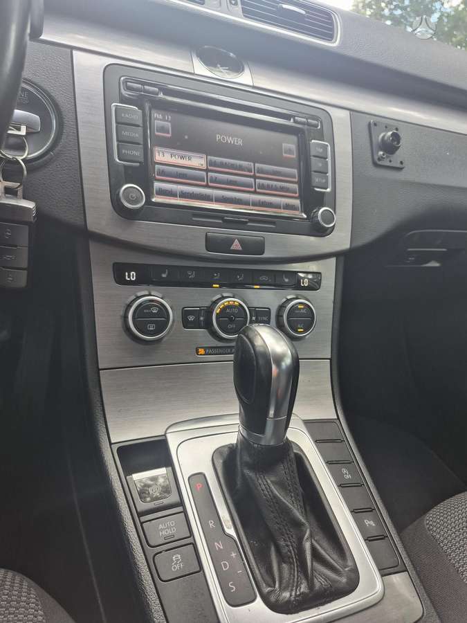 Volkswagen Passat 2012 — photo 12
