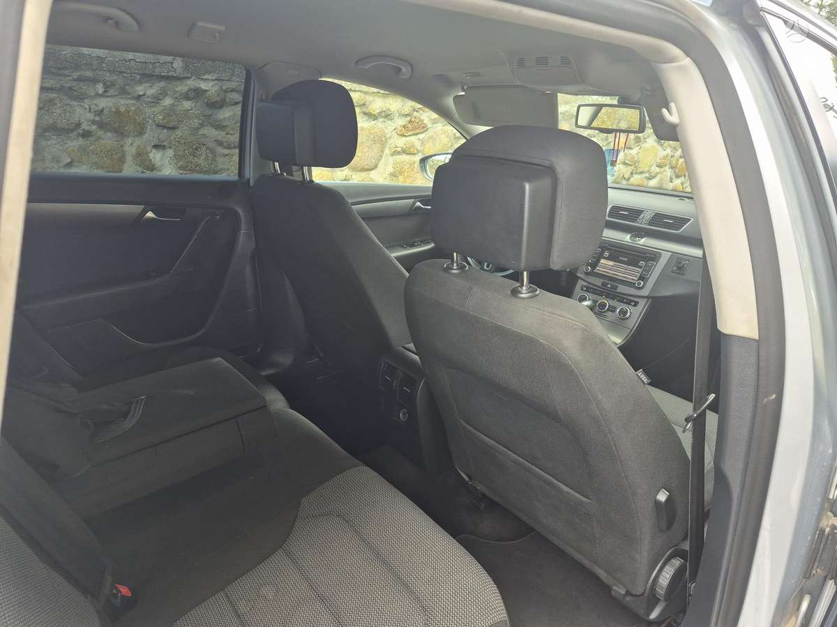 Volkswagen Passat 2012 — photo 16