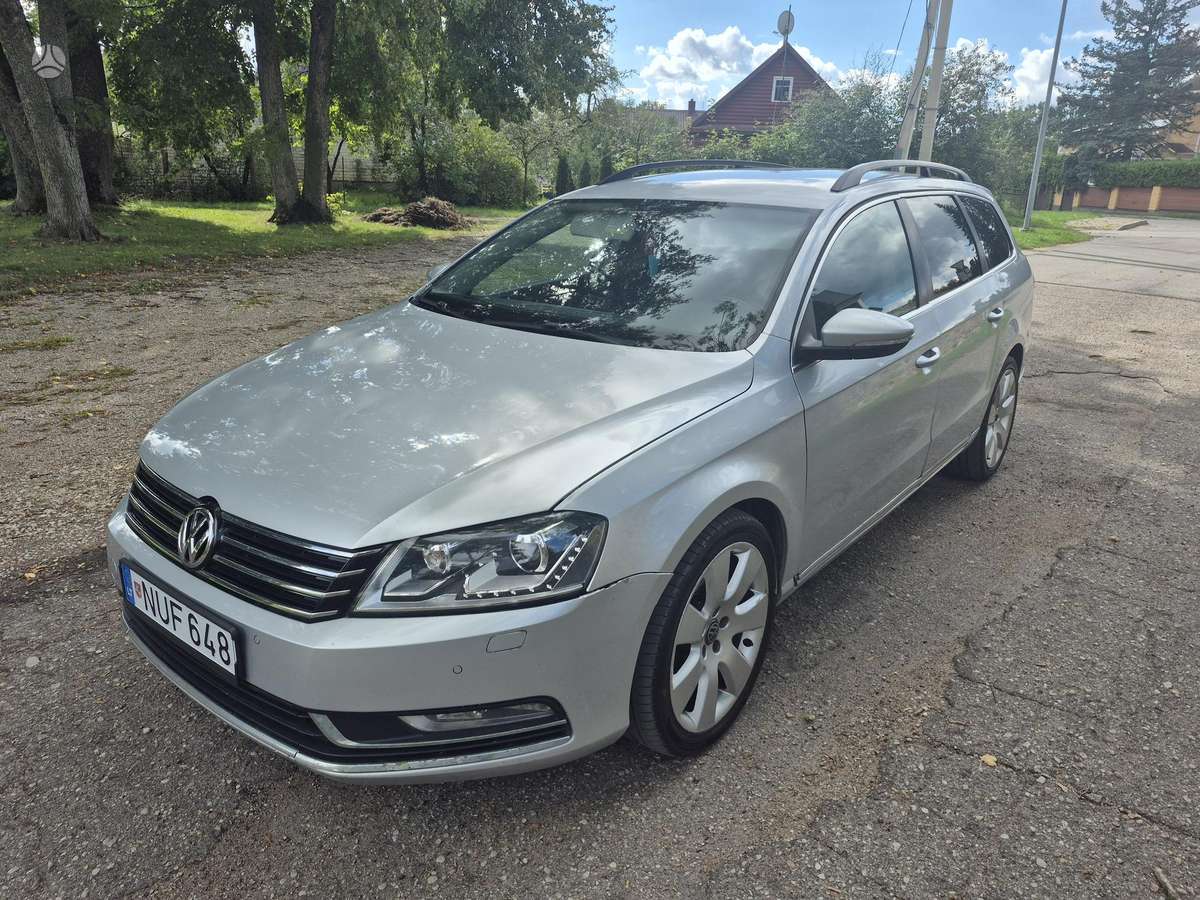 Volkswagen Passat 2012 — interior