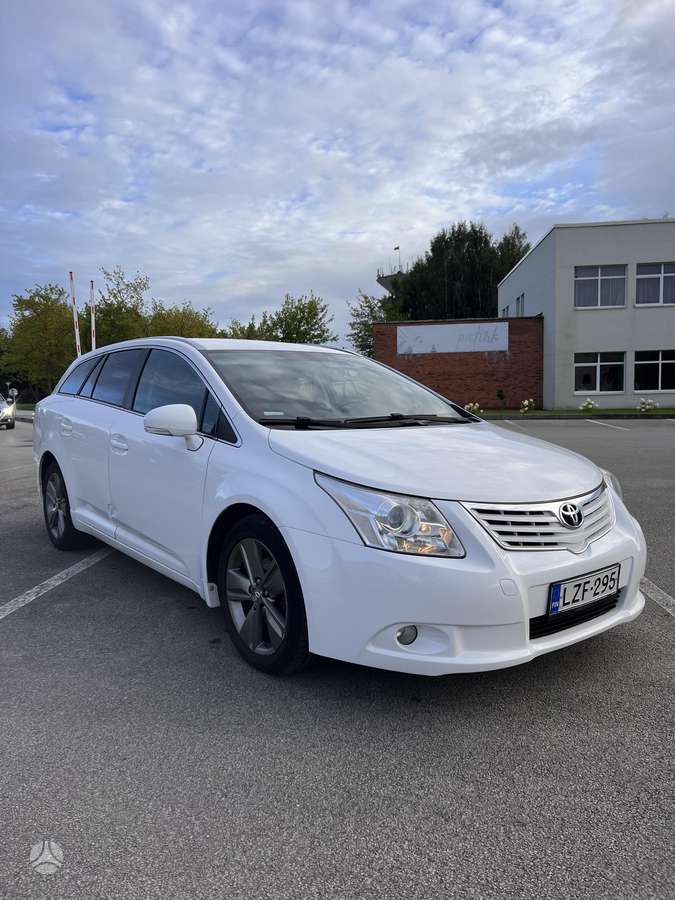 Toyota Avensis 2011 — photo 10