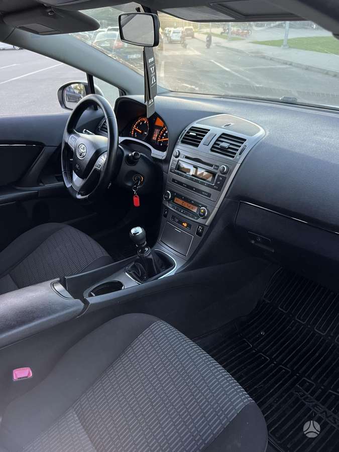 Toyota Avensis 2011 — photo 12