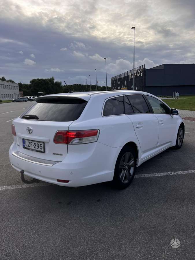 Toyota Avensis 2011 — photo 5