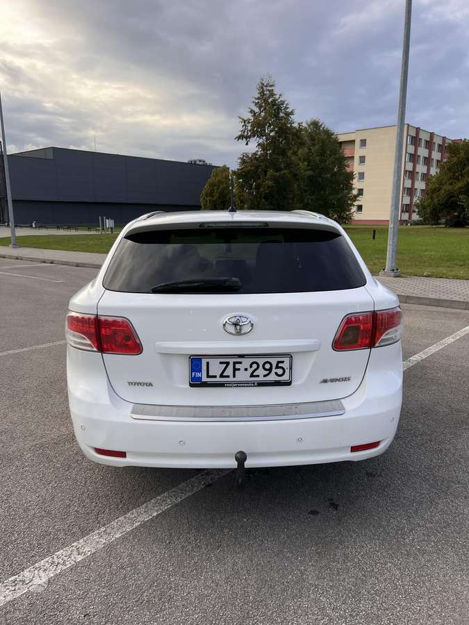 Toyota Avensis 2011 — photo 6