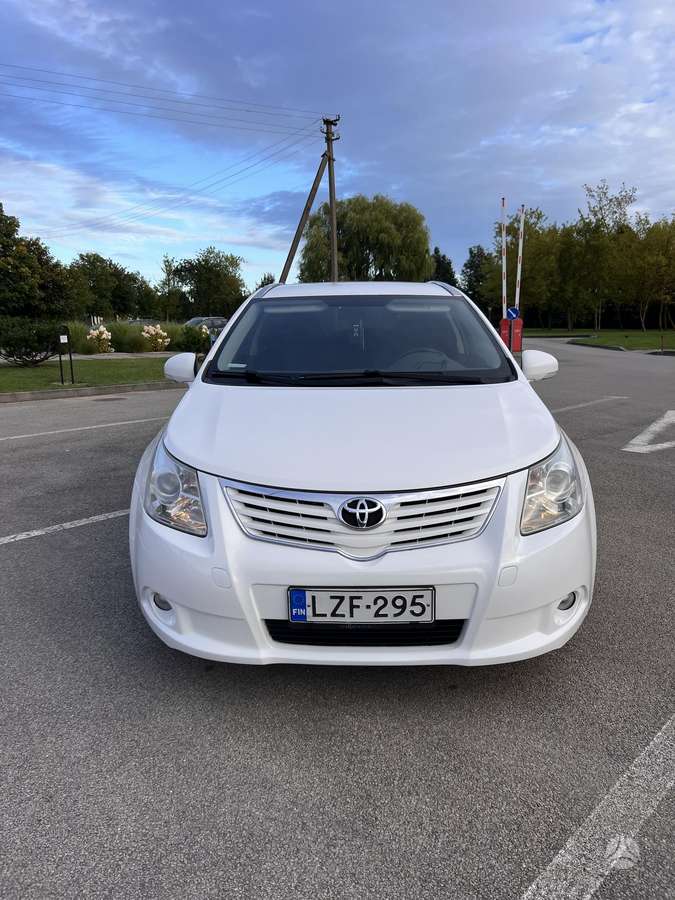 Toyota Avensis 2011 — photo 8