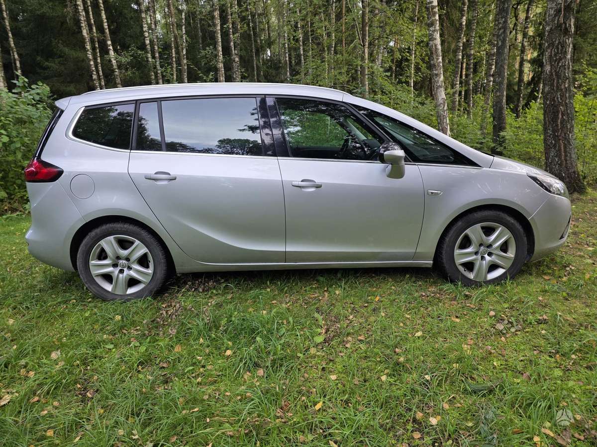 Opel Zafira 2012 — салон