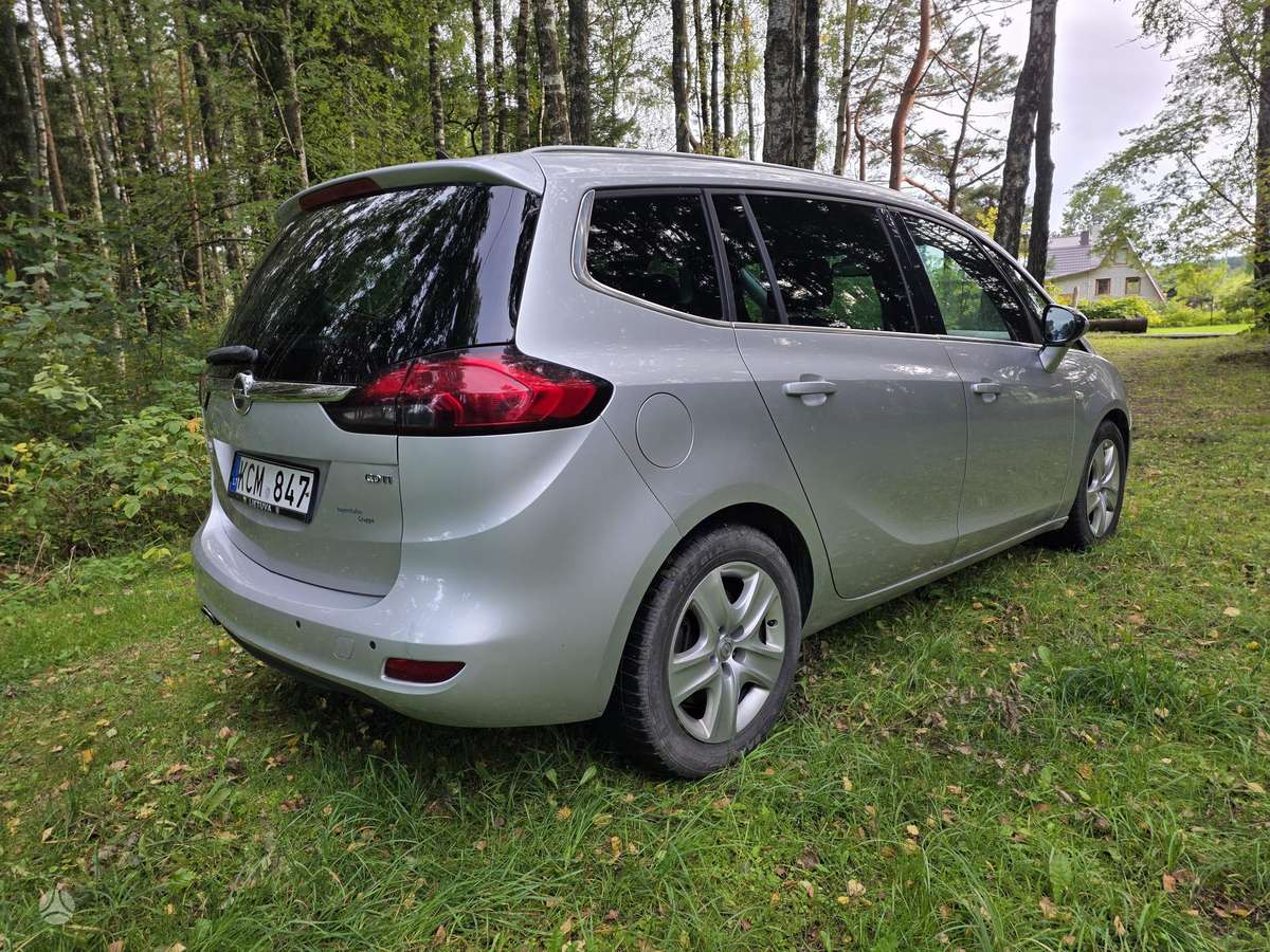 Opel Zafira 2012 — двигун 1956 cm³, 165 HP (121kW)