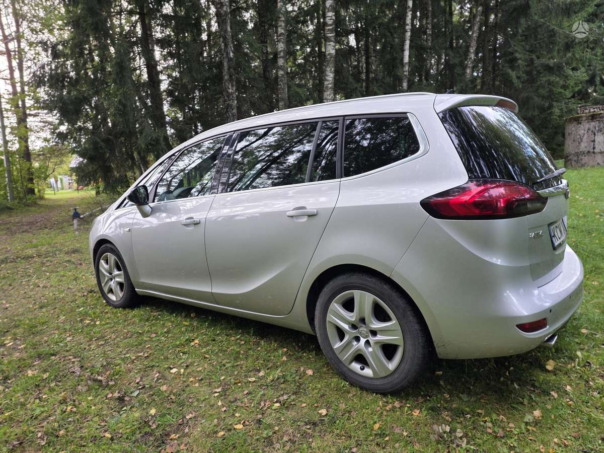 Opel Zafira 2012 — фото 7