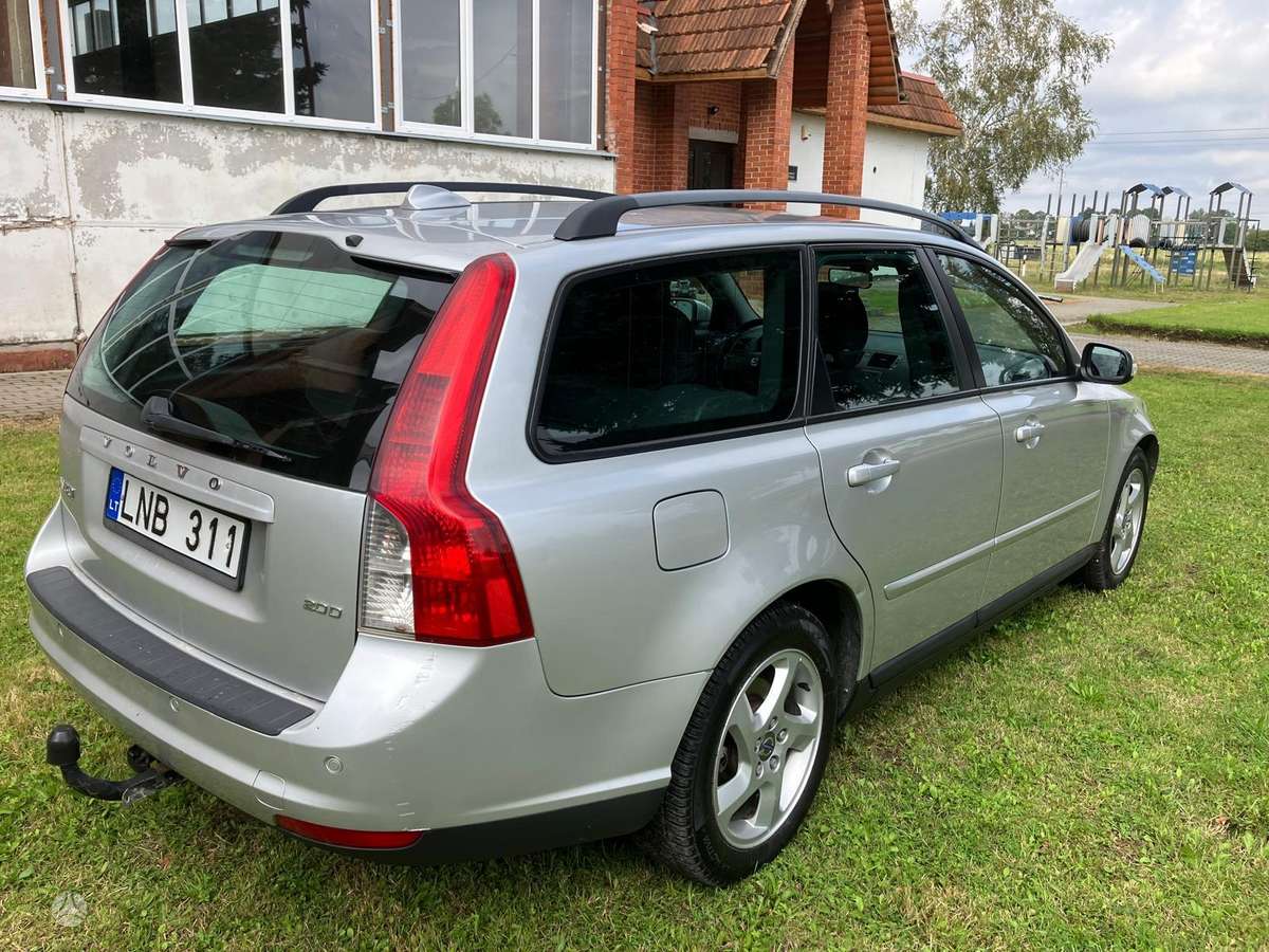 Volvo V50 2009 — салон