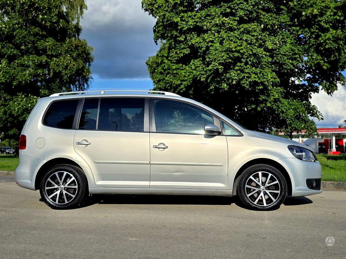 Volkswagen Touran 2011 — двигун 1598 cm³, 105 HP (77kW)