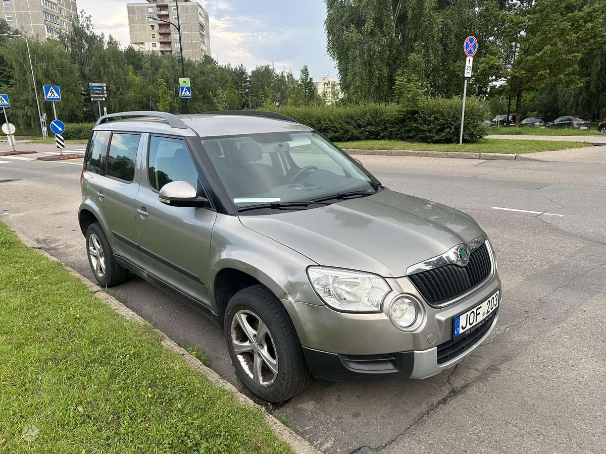 Skoda Yeti 2011 — rear view
