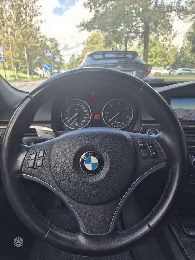 BMW 325 2010 — photo 10