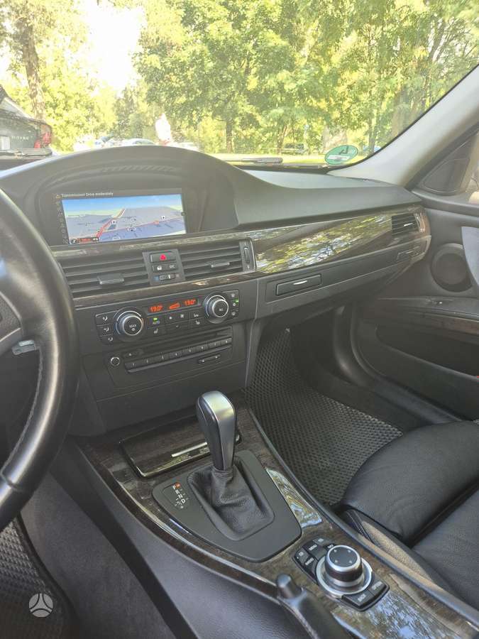 BMW 325 2010 — photo 12