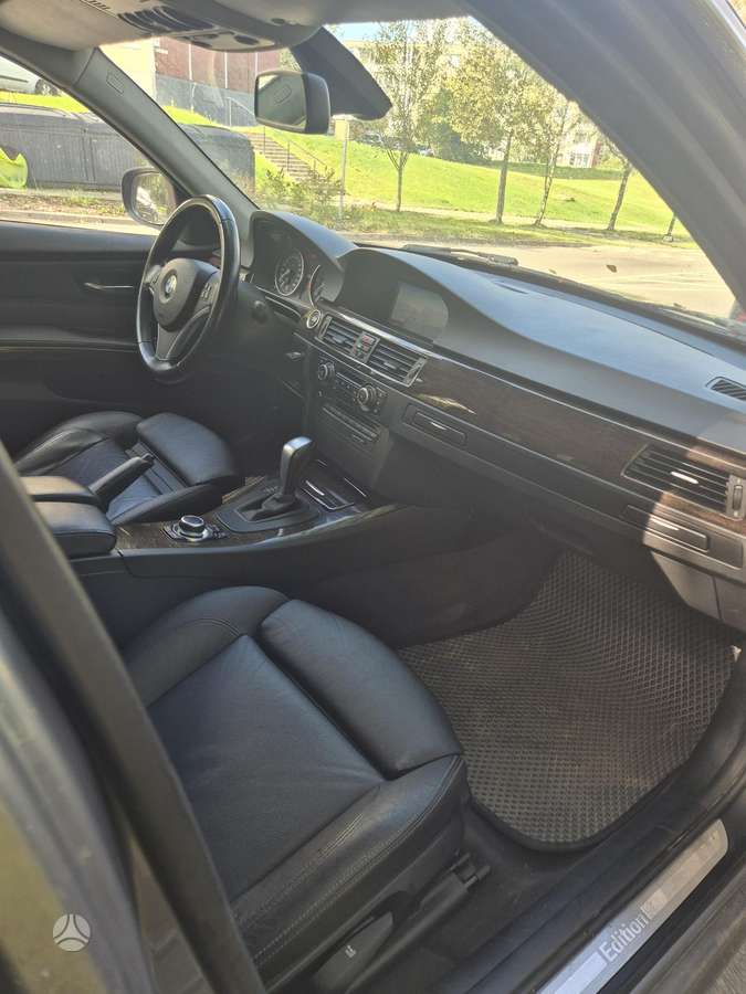 BMW 325 2010 — photo 13