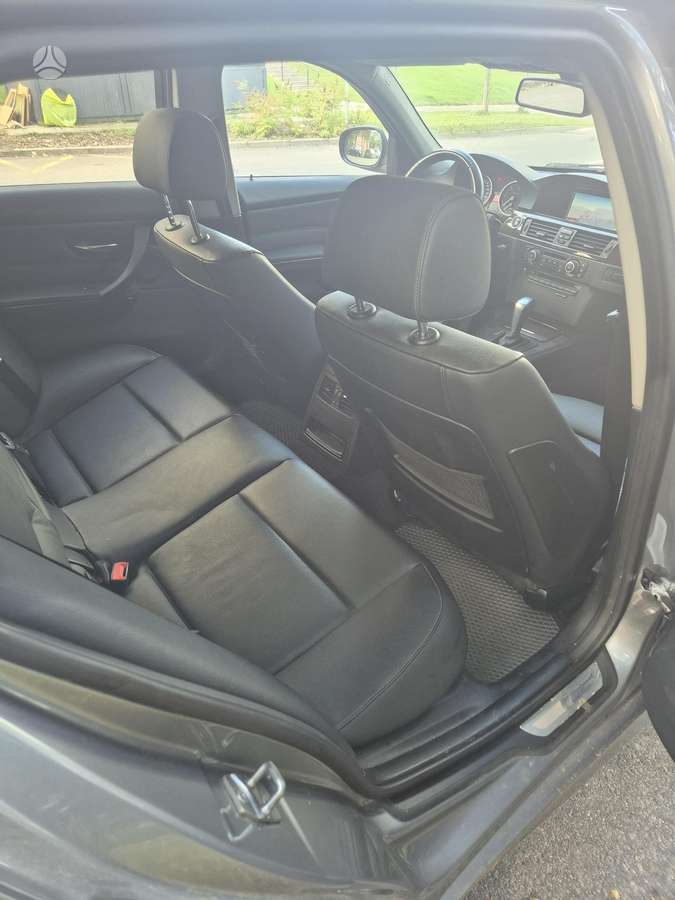 BMW 325 2010 — photo 16
